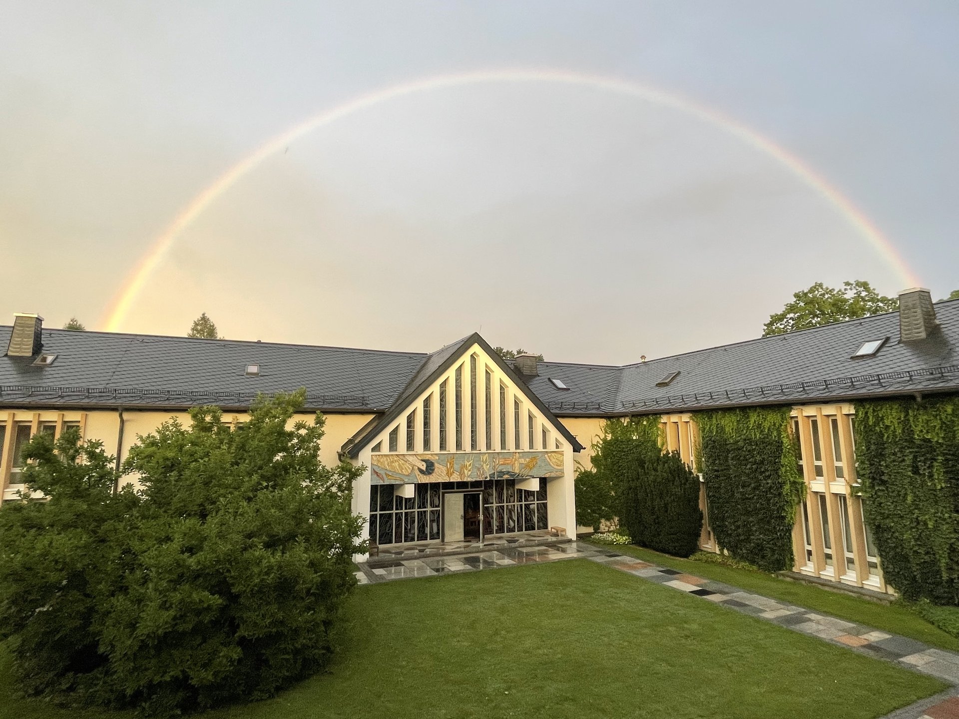 Unser Haus unter einem Regenbogen